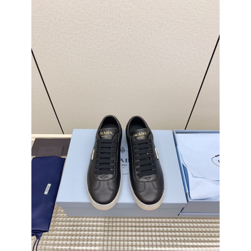 Pra*a casual shoes